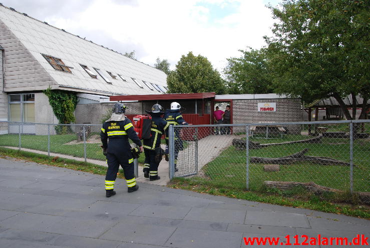 En dreng på 3 År fik fingeren til at sidde fast. Børnehaven Filuren på Finlandsvej i Vejle. 19/08-2013. Kl. 11:18.