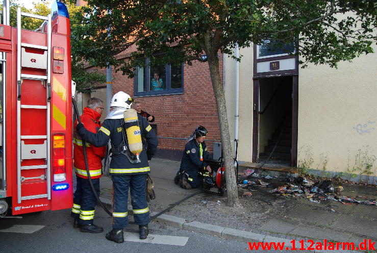 Brand i opgang. Nyboesgade 31 i Vejle. 25/08-2013. Kl. 19:55.