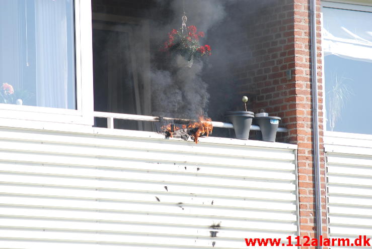 Brand i Etageejendom Svendsgade 13 i Vejle. 26/08-2013. Kl. 15:52.