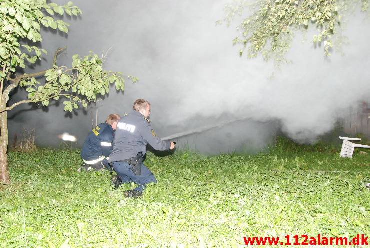 Udbrændte kolonihavehus. Haveforeningen Nordly 131 i Vejle. 05/09-2013. Kl. 20:54.