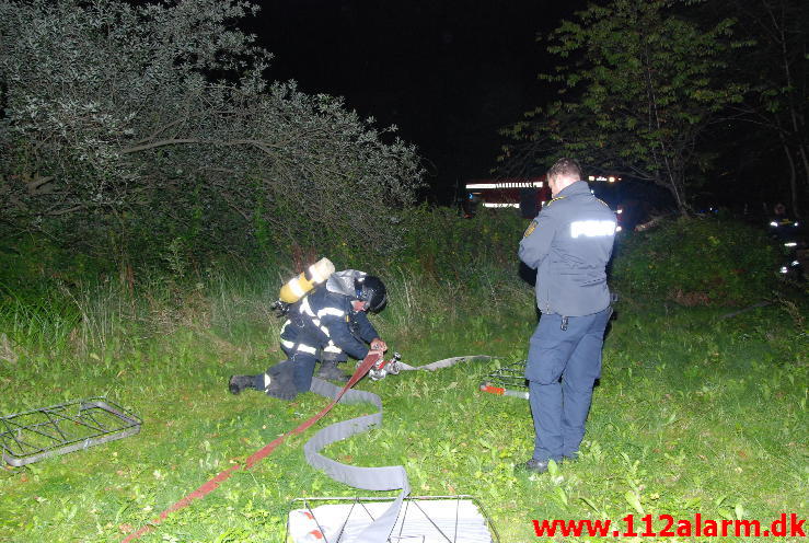 Udbrændte kolonihavehus. Haveforeningen Nordly 131 i Vejle. 05/09-2013. Kl. 20:54.