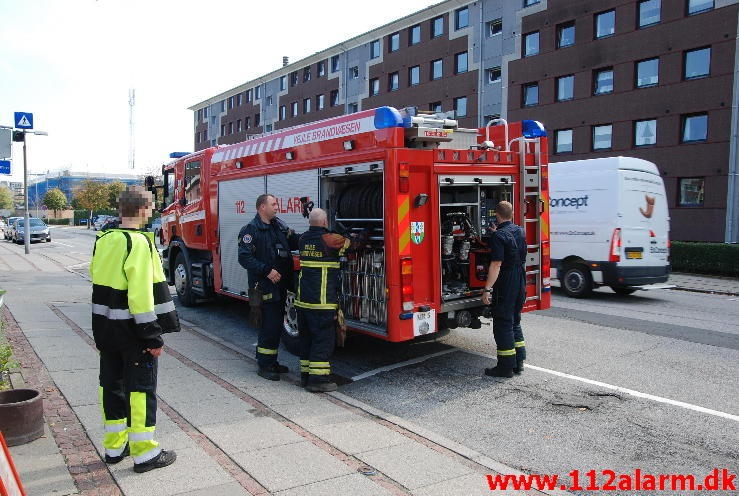 Ualmindelig heldig chauffør. Skolegade i Vejle. 10/09-2013. Kl. 13:03.