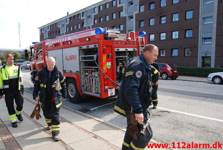 Ualmindelig heldig chauffør. Skolegade i Vejle. 10/09-2013. Kl. 13:03.