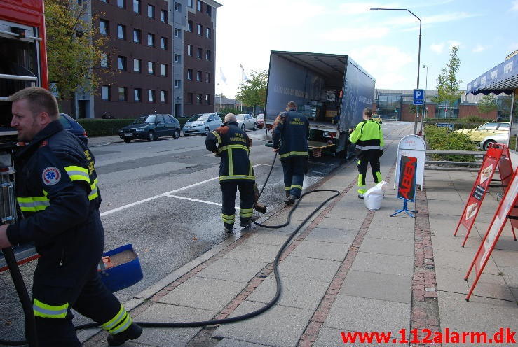 Ualmindelig heldig chauffør. Skolegade i Vejle. 10/09-2013. Kl. 13:03.