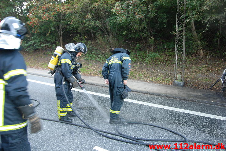 Tuk Tuk brød i brand ved påkørsel. Koldingvej i Vejle. 01/10-2013. Kl. 8:16.