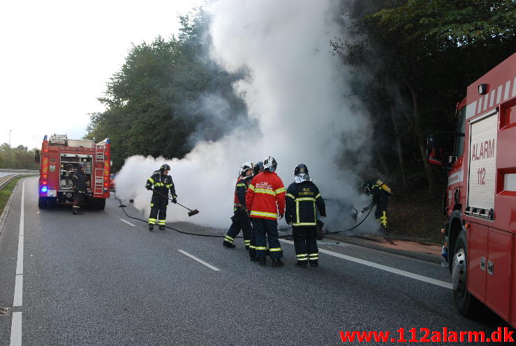 Tuk Tuk brød i brand ved påkørsel. Koldingvej i Vejle. 01/10-2013. Kl. 8:16.