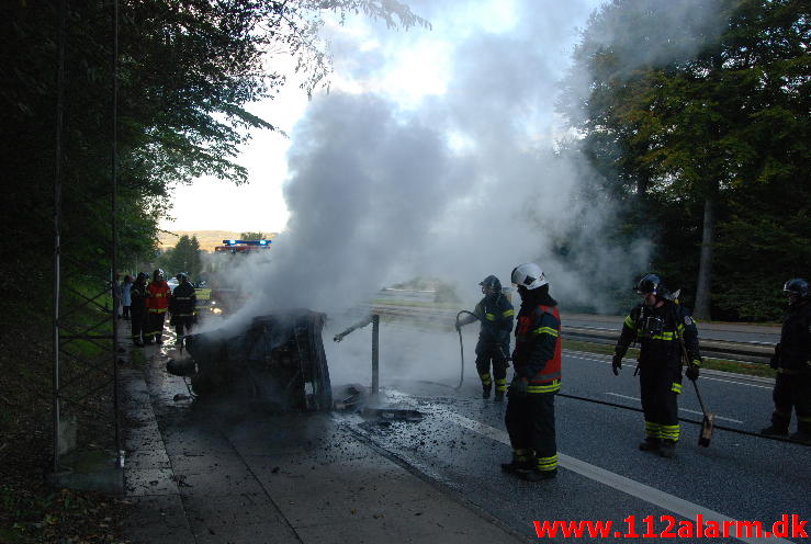 Tuk Tuk brød i brand ved påkørsel. Koldingvej i Vejle. 01/10-2013. Kl. 8:16.