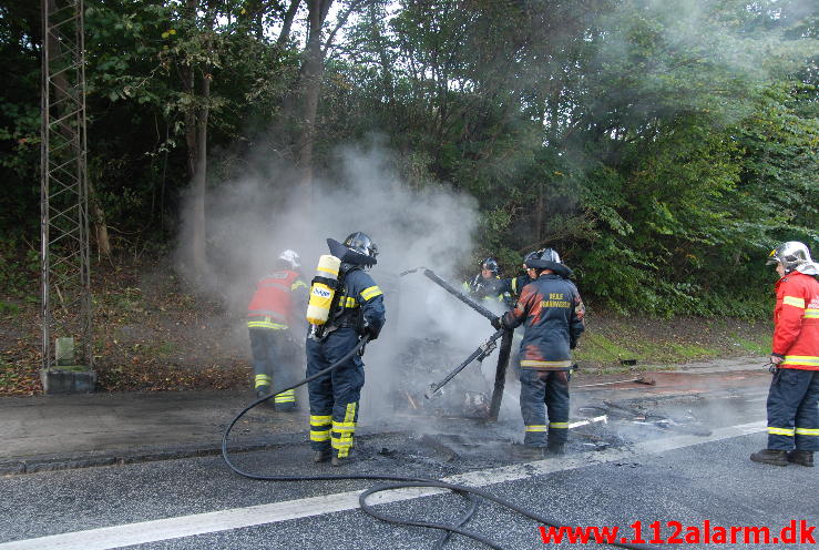 Tuk Tuk brød i brand ved påkørsel. Koldingvej i Vejle. 01/10-2013. Kl. 8:16.