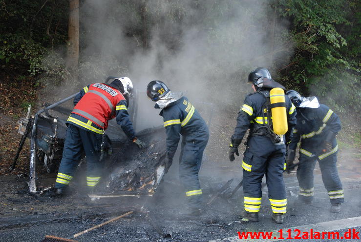 Tuk Tuk brød i brand ved påkørsel. Koldingvej i Vejle. 01/10-2013. Kl. 8:16.