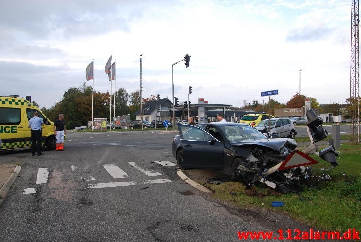 To personbiler kørt sammen. Horsensvej ved Vejle. 13/10-2013. Kl. 16:36.