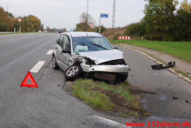 To personbiler kørt sammen. Horsensvej ved Vejle. 13/10-2013. Kl. 16:36.