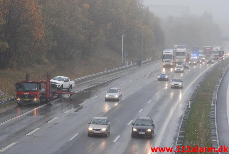 3 lastbiler var køre sammen på motorvej E45. Mellem Horsensvej og Vejlefjordbroen. 28/10-2013. Kl. 09:57.