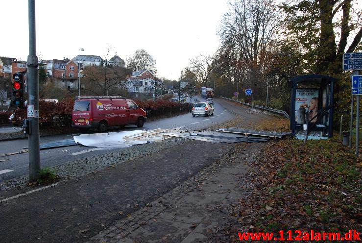 Smed 3 Paller jernplader i krydset Toldbodvej og Fredericiavej i Vejle. 20/11-2013. Kl. 14:30.