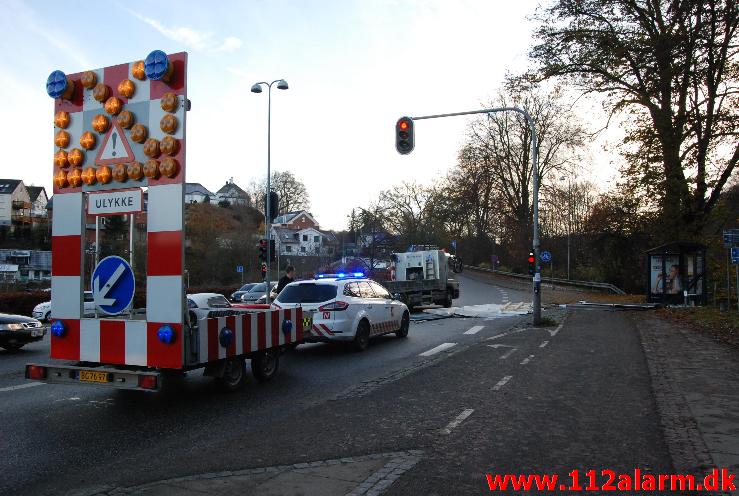 Smed 3 Paller jernplader i krydset Toldbodvej og Fredericiavej i Vejle. 20/11-2013. Kl. 14:30.