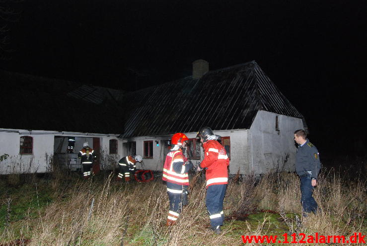 Gårdbrand. Ollerupvej Bredsten ved gammelby 27/11-2013. Kl. 23:40.