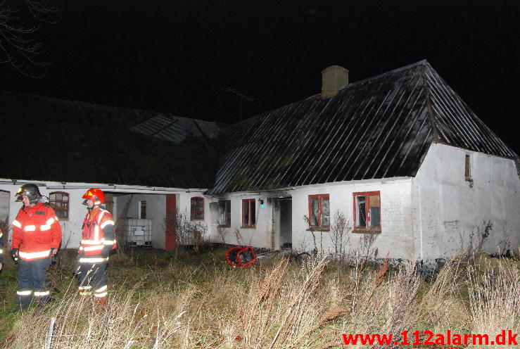 Gårdbrand. Ollerupvej Bredsten ved gammelby 27/11-2013. Kl. 23:40.