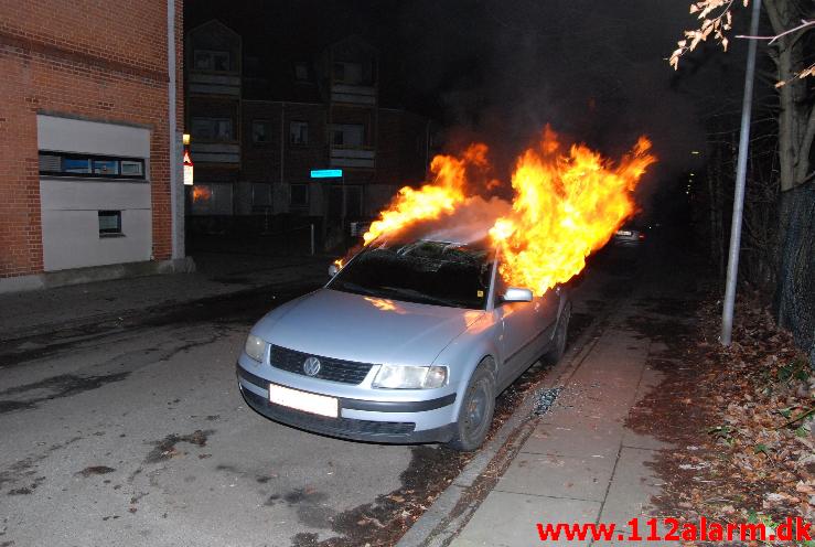 Parkeret bil i brændte.