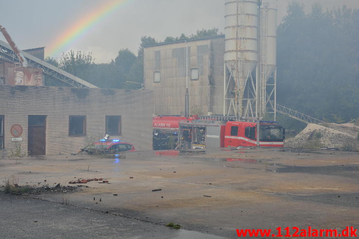 Industri brand i ved Ørum.