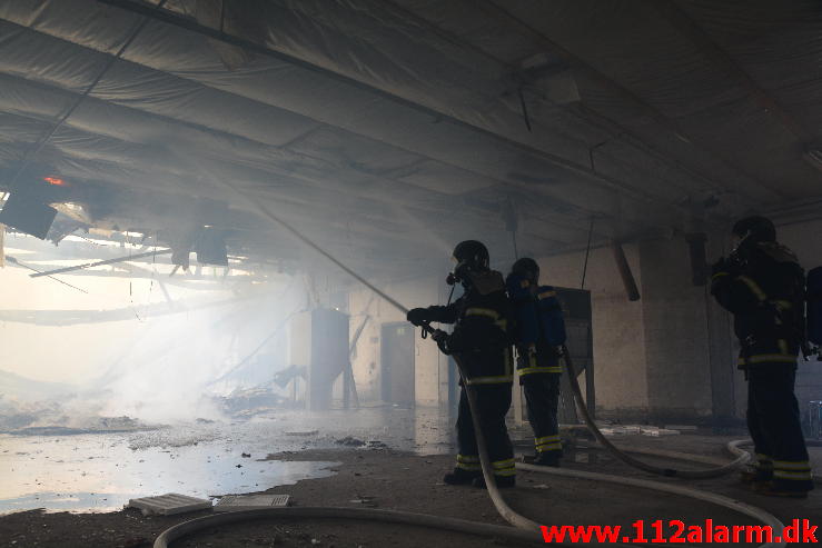 Industri brand i ved Ørum.