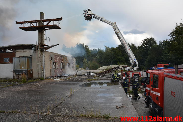 Industri brand i ved Ørum.