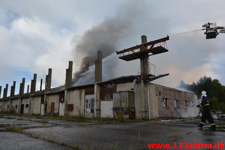 Industri brand i ved Ørum.