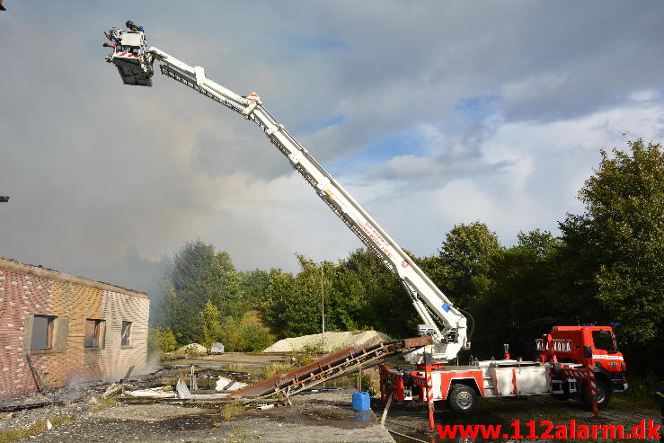 Industri brand i ved Ørum.