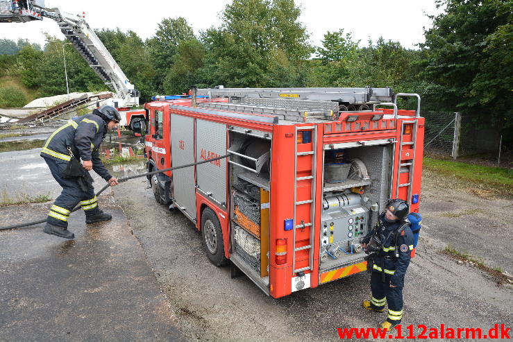 Industri brand i ved Ørum.