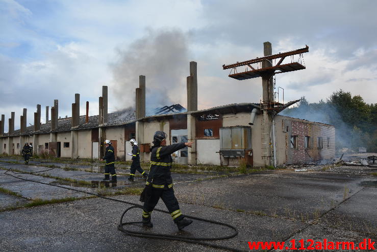 Industri brand i ved Ørum.