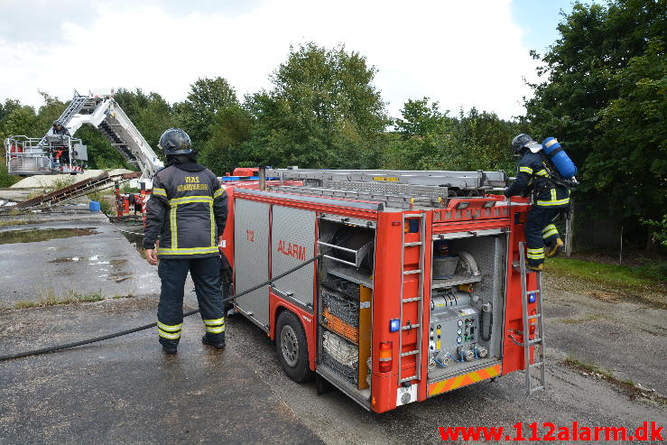 Industri brand i ved Ørum.