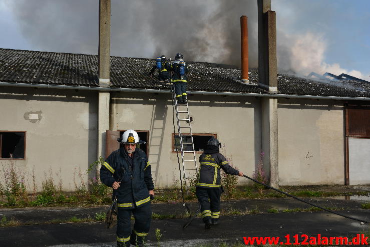 Industri brand i ved Ørum.