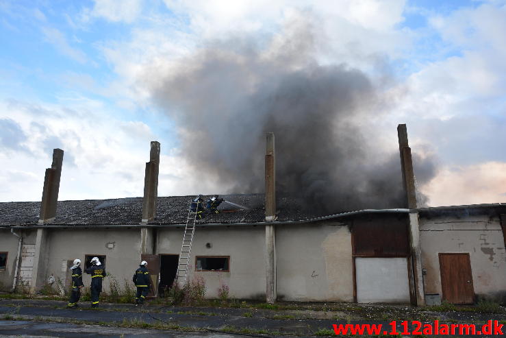 Industri brand i ved Ørum.