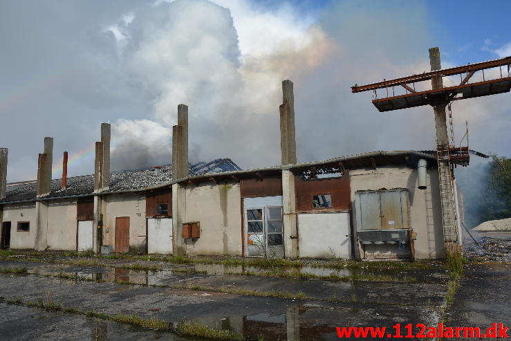 Industri brand i ved Ørum.