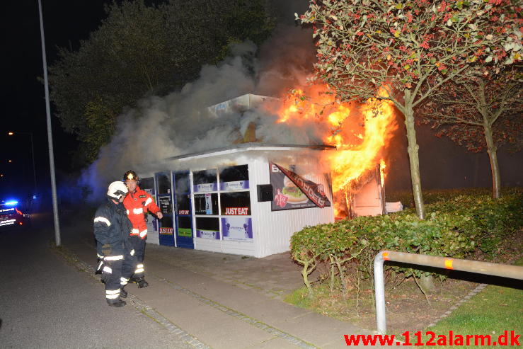 Brand i Pølsevognen. Rødkildevej i Vejle. 21/09-2014. Kl. 23:18.