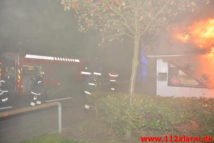 Brand i Pølsevognen. Rødkildevej i Vejle. 21/09-2014. Kl. 23:18.