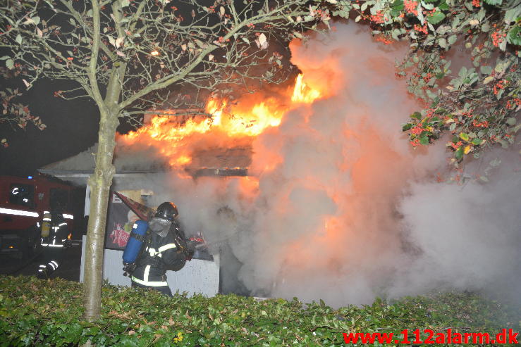 Brand i Pølsevognen. Rødkildevej i Vejle. 21/09-2014. Kl. 23:18.