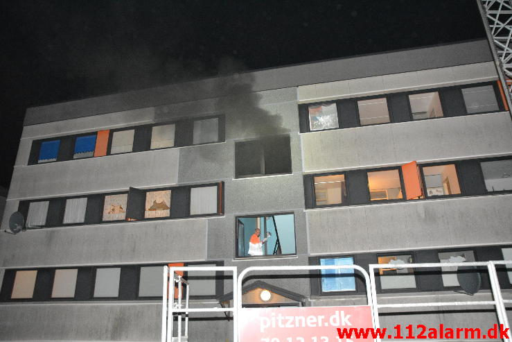 Brand i Etageejendom. Grønnedalen 18 C i Vejle. 21/09-2014. Kl. 23:23.