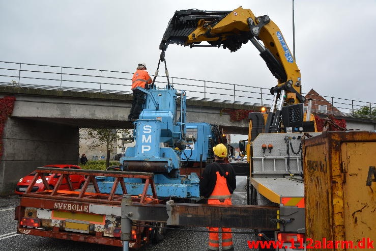 Lastbil påkørte broen. Skovgade i Vejle. 30/09-2014. Kl. 16:20.