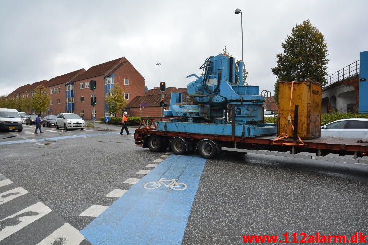 Lastbil påkørte broen. Skovgade i Vejle. 30/09-2014. Kl. 16:20.