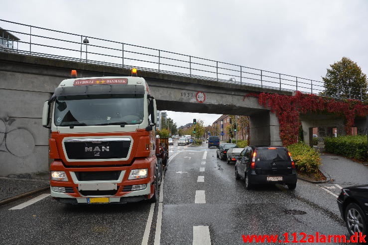Lastbil påkørte broen. Skovgade i Vejle. 30/09-2014. Kl. 16:20.