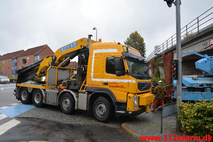 Lastbil påkørte broen. Skovgade i Vejle. 30/09-2014. Kl. 16:20.