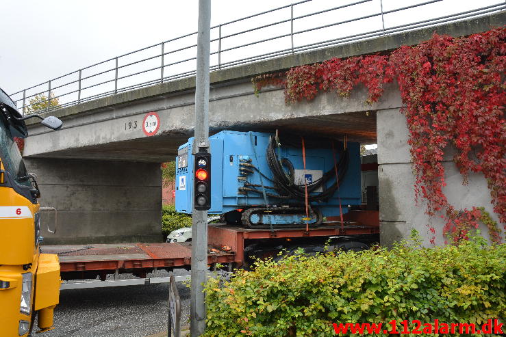 Lastbil påkørte broen. Skovgade i Vejle. 30/09-2014. Kl. 16:20.