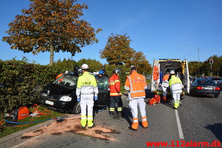 FUH med fastklemte ved Motorvejen. Horsensvej ved Motorveje i Vejle. 02/10-2014. Kl. 14:46.