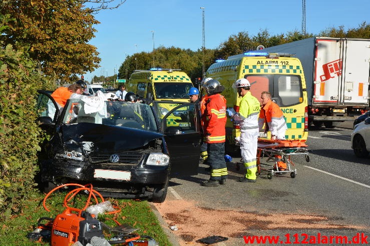 FUH med fastklemte ved Motorvejen. Horsensvej ved Motorveje i Vejle. 02/10-2014. Kl. 14:46.