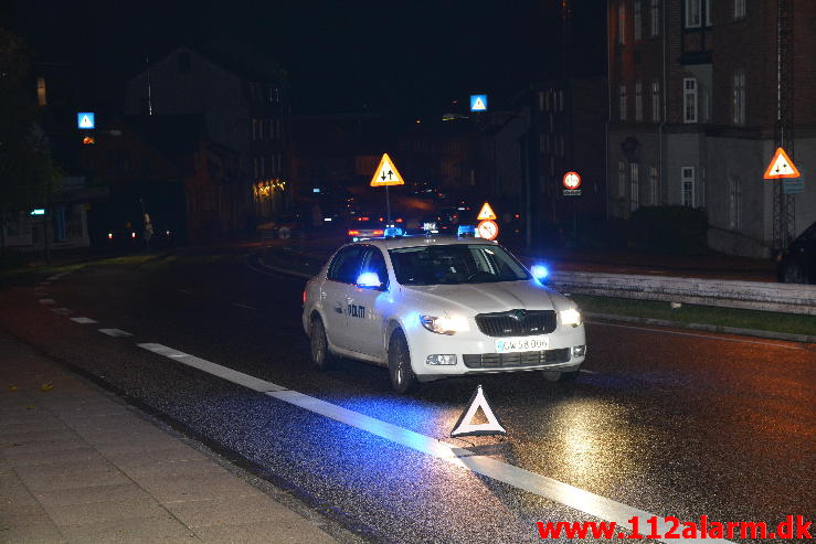 Bilen røg over autoværnet. Koldingvej i Vejle. 11/10-2014. Kl. 22:00.