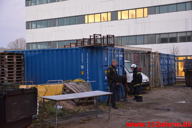 Brand i Container. Ved DGI huset i Vejle. 30/10-2014. Kl. 06:53.