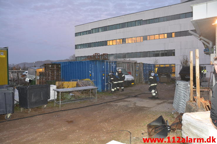 Brand i Container. Ved DGI huset i Vejle. 30/10-2014. Kl. 06:53.