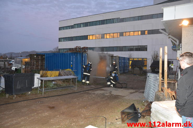 Brand i Container. Ved DGI huset i Vejle. 30/10-2014. Kl. 06:53.