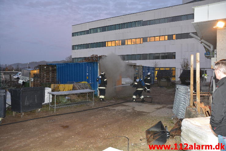 Brand i Container. Ved DGI huset i Vejle. 30/10-2014. Kl. 06:53.