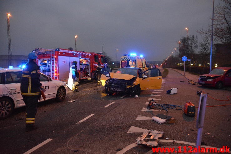 Trafikuheld med fastklemt. Viborgvej i Vejle. 30/11-2014. Kl. 16:04.