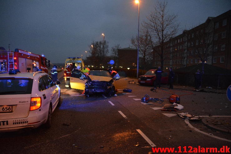 Trafikuheld med fastklemt. Viborgvej i Vejle. 30/11-2014. Kl. 16:04.